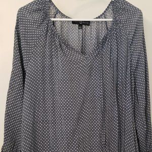 Loose fitting 3/4 sleeve v-neck top